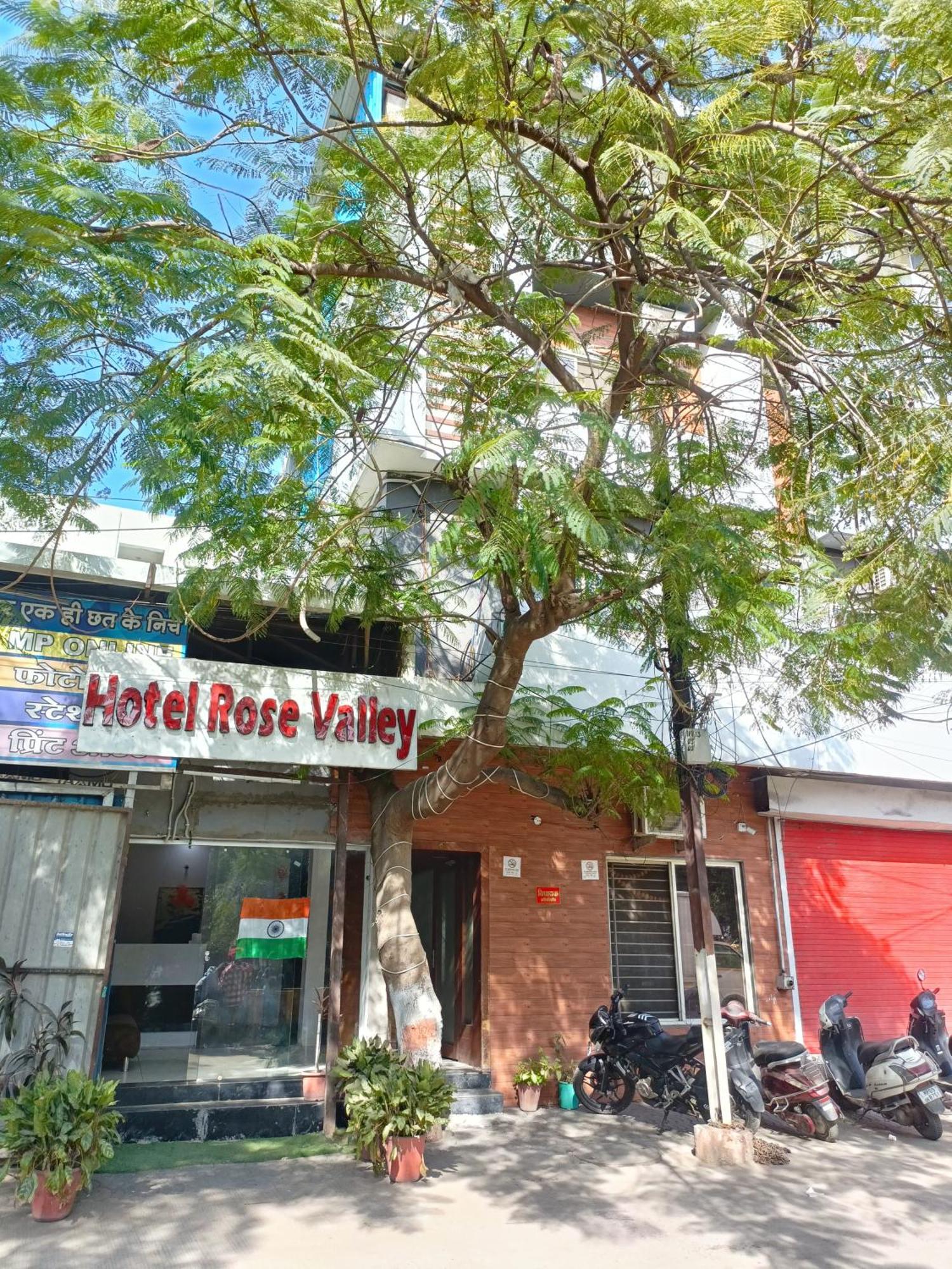 Hotel Rose Valley Indore Zewnętrze zdjęcie